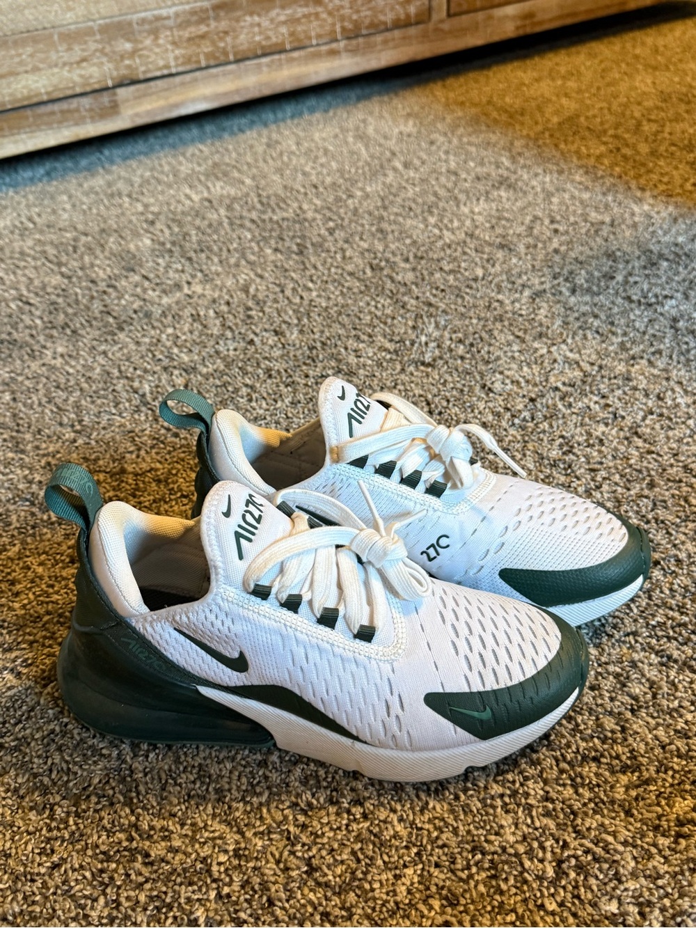 Nike Air Max 270 White and Forest Green Women’s 7 - Picture 5 of 6